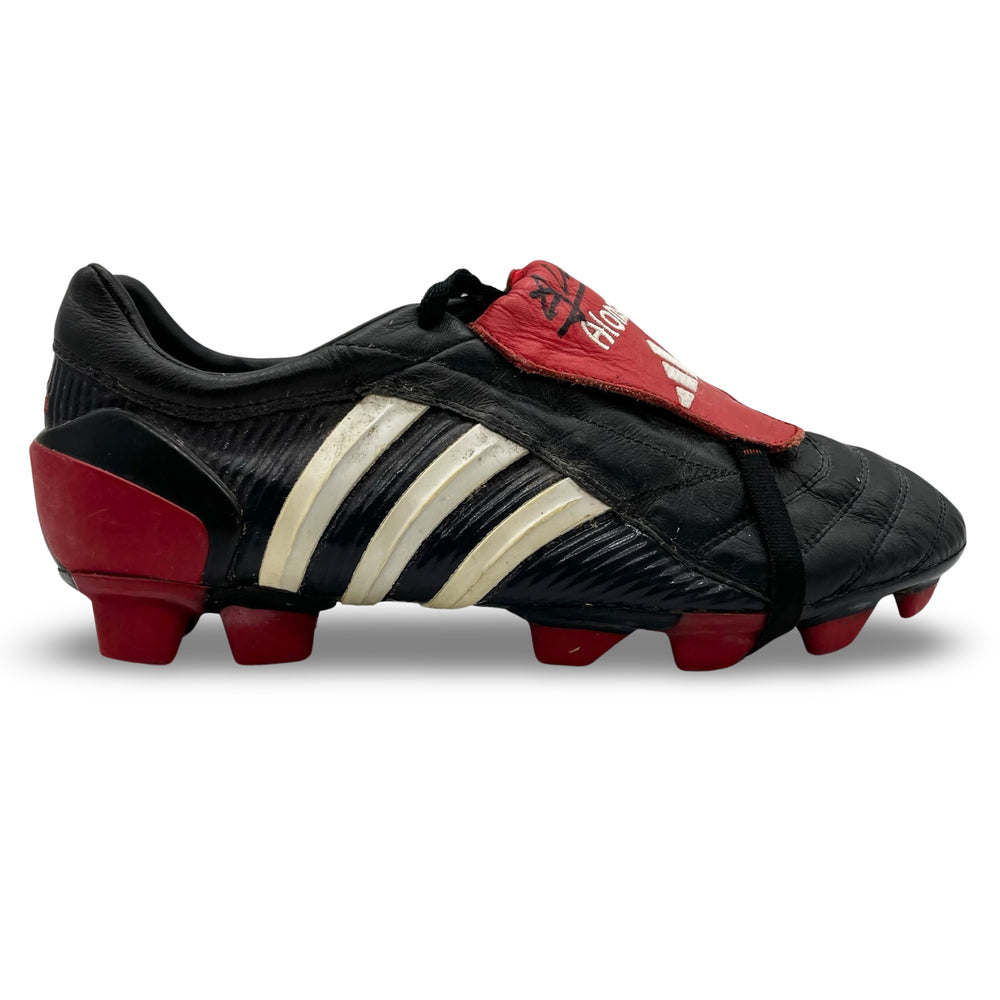 Adidas Predator Pulse de Xabi Alonso, usada en el partido, firmada por la temporada 2004/05