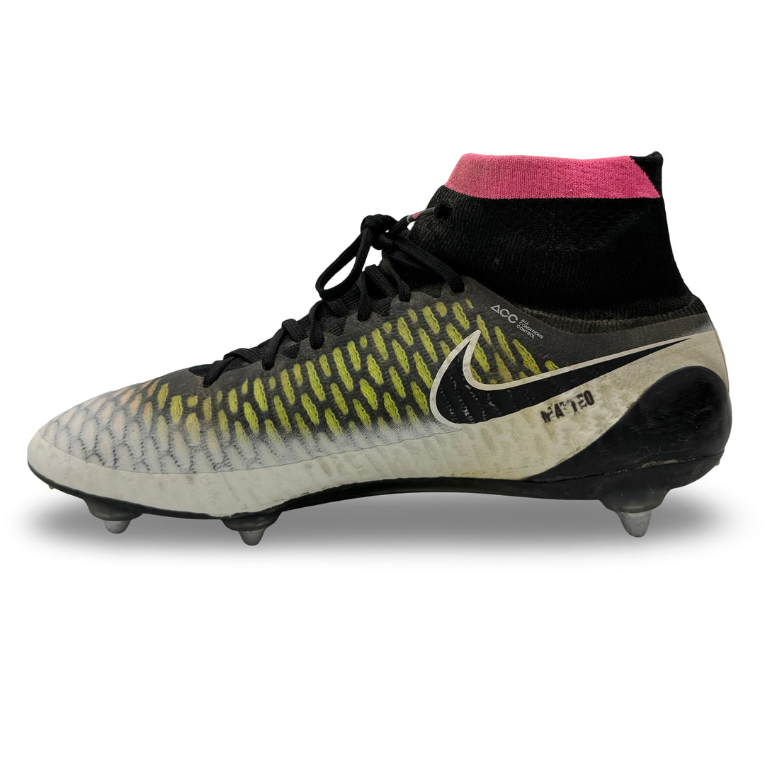 Leonardo Bonucci Match Worn Nike Magista Obra - 2015/16