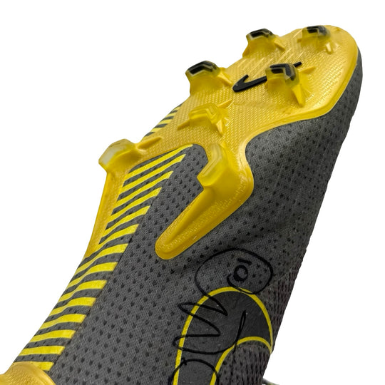 Willian Match Worn, 5 Assists, Dual Signed Nike Mercurial Vapor 12 Elite - 2019 UEFA Europa League Final & 2018/19