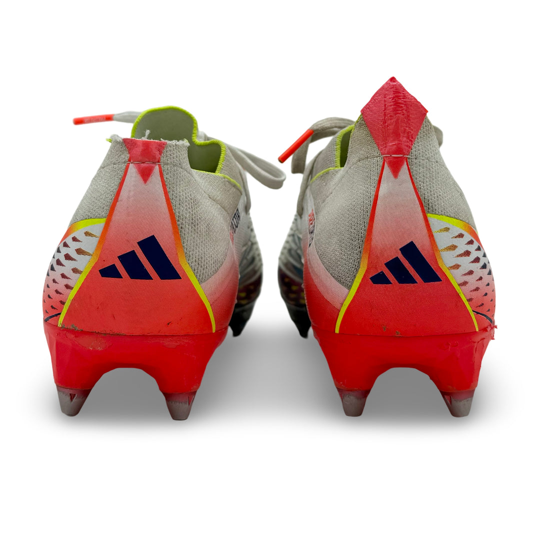 卡尔文·菲利普斯 (Kalvin Phillips) 比赛时穿过的、照片匹配的阿迪达斯 Predator Edge.1 - 2022/23 三冠王赛季和 2022 年 FIFA 世界杯