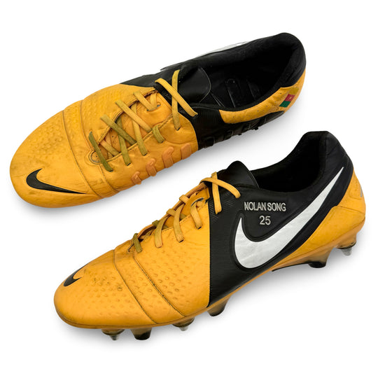 Alex Song | Match-Worn Boots | 2012/13 | Barcelona