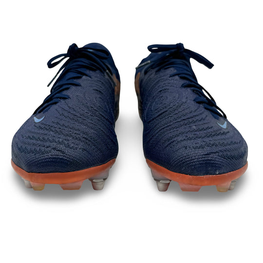 إرلينج هالاند يرتدي ملابس المباراة، 3 أهداف مسجلة، صورة مطابقة لـ Nike Mercurial Vapor 15 Elite - رقم قياسي في الدوري الإنجليزي الممتاز لموسم الثلاثية 2022/23