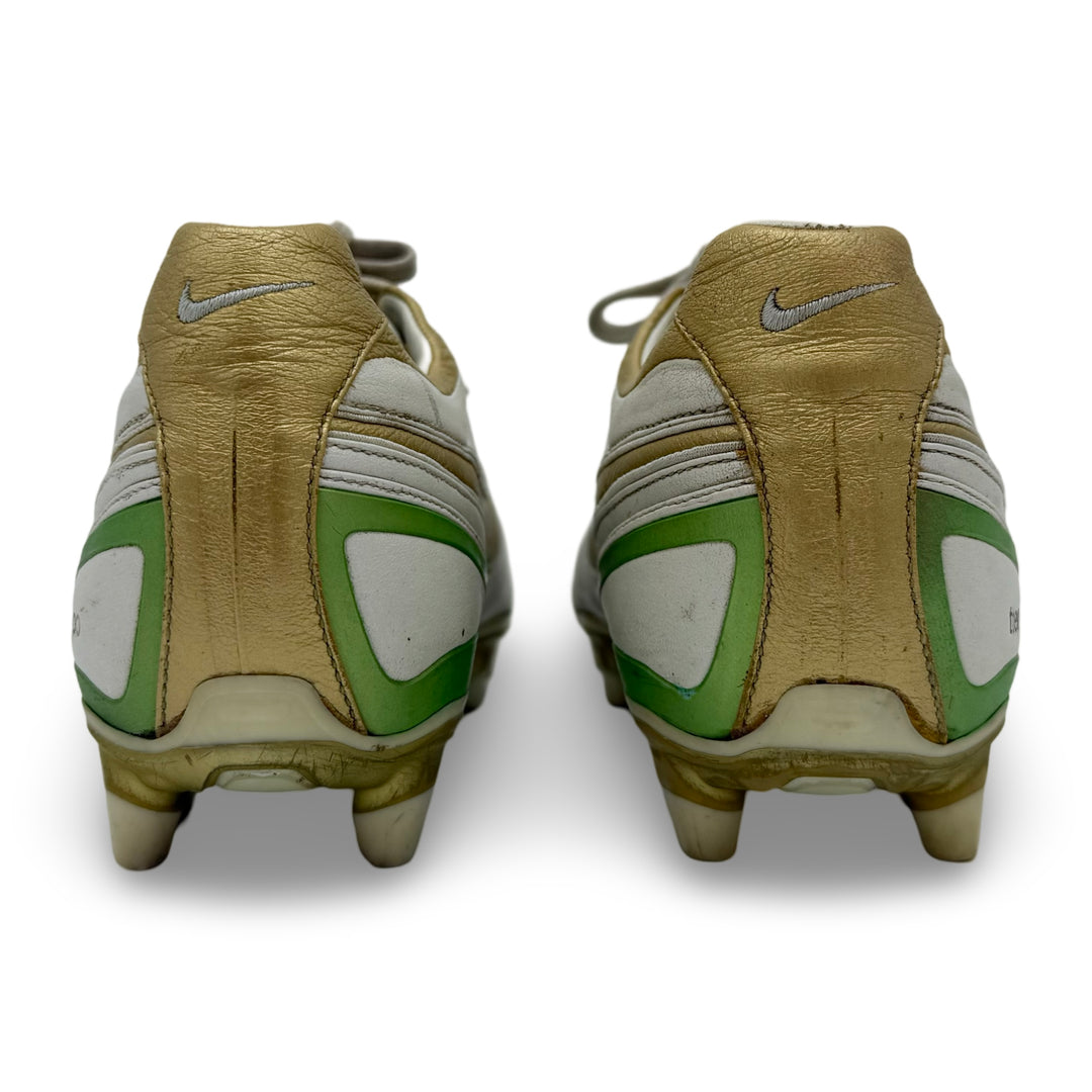 Nike Tiempo Air Legend, usada por Andrea Pirlo en partidos, 1 gol y 3 asistencias, doble firma y fotocombinada - 2007/08