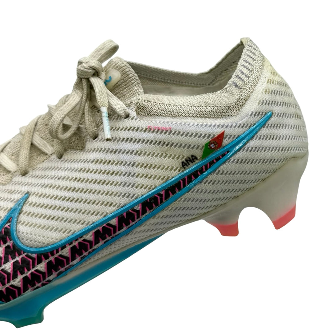 Bruno Fernandes match-worn boots, hand signed, from the 2022/23 season with Manchester United.