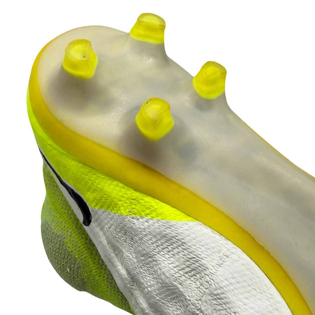 Kevin De Bruyne Match Worn, 1 Assist, Photo-Matched Nike Magista Obra II - 2016/17