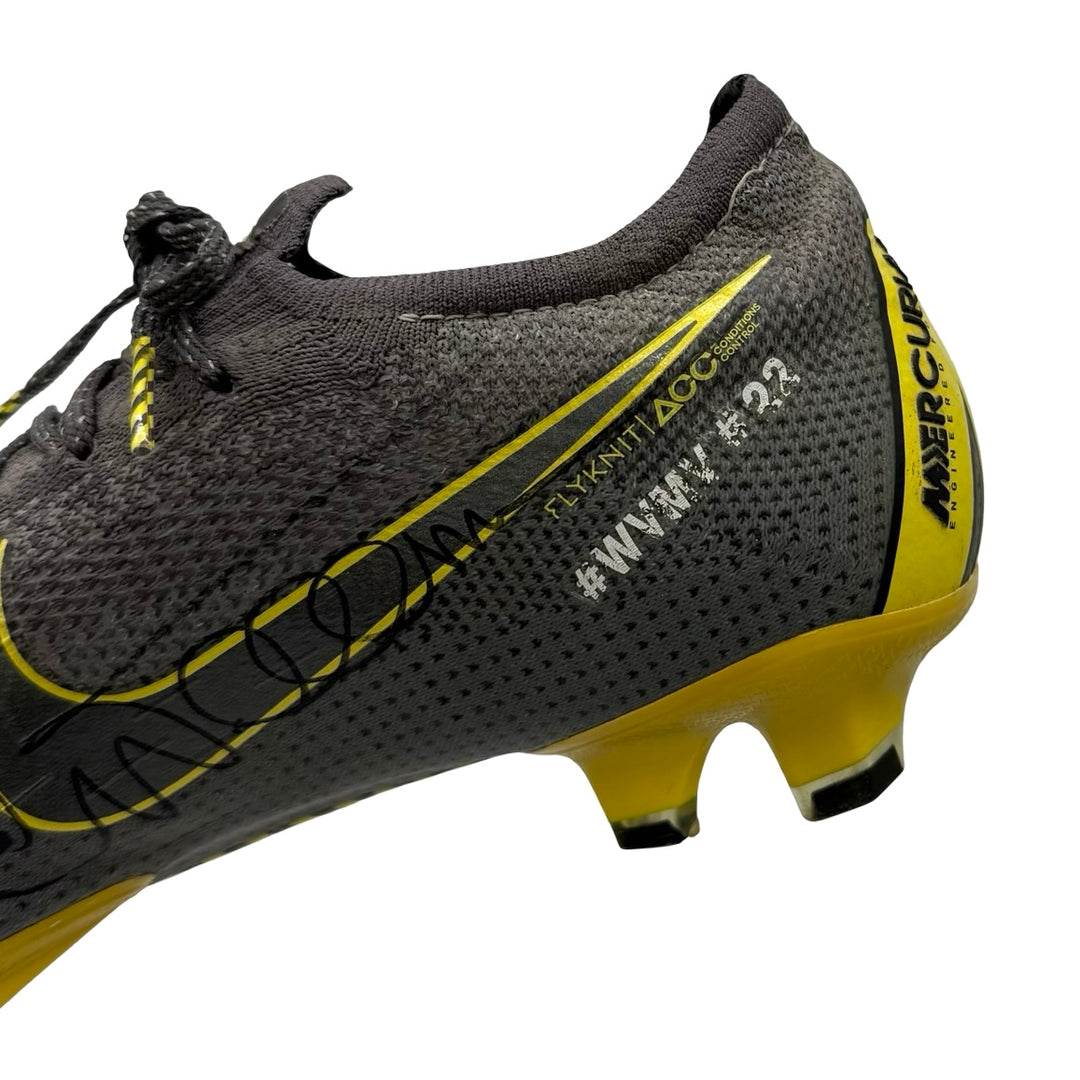 Willian Match Worn, 5 Assists, Dual Signed Nike Mercurial Vapor 12 Elite - 2019 UEFA Europa League Final & 2018/19