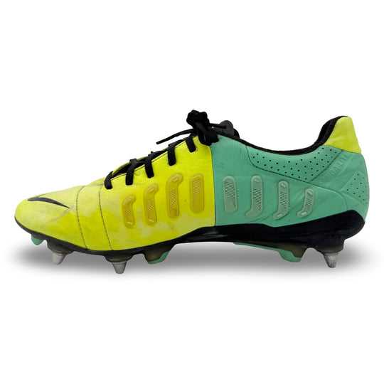 Toby Alderweireld Match Worn Nike CTR360 Maestri III - 2013/14