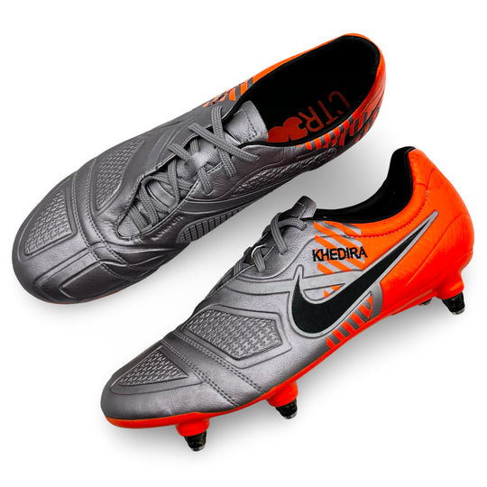 萨米&middot;赫迪拉比赛穿耐克CTR360大师精英2010国际足联世界杯