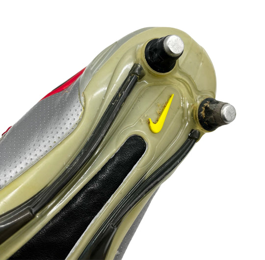Wayne Rooney Match Worn, Photo-Matched Nike T90 Laser II - 2009/10