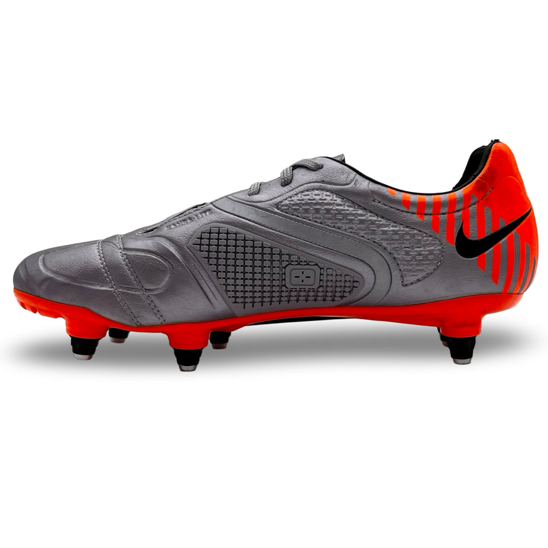 萨米&middot;赫迪拉比赛穿耐克CTR360大师精英2010国际足联世界杯