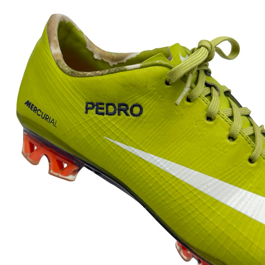 بيدرو ماتش يرتدي حذاء Nike Mercurial Vapor Superfly II لموسم 2010/11