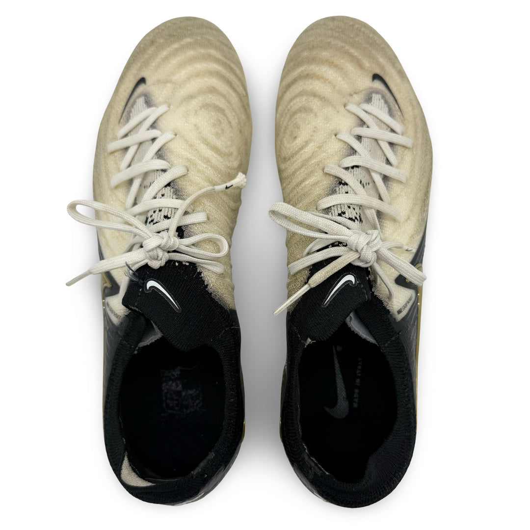 جون ستونز يرتدي حذاء Nike Phantom GX II Elite في المباراة - موسم 2023/24 من 4 مباريات متتالية