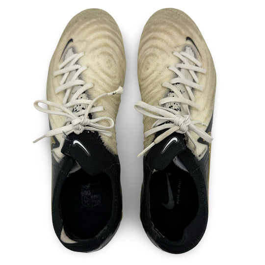جون ستونز يرتدي حذاء Nike Phantom GX II Elite في المباراة - موسم 2023/24 من 4 مباريات متتالية