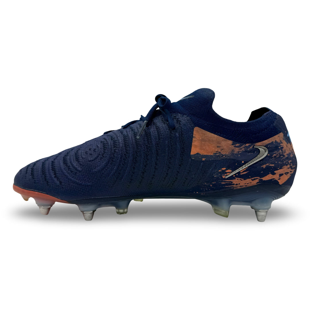 إرلينج هالاند يرتدي ملابس المباراة، 3 أهداف مسجلة، صورة مطابقة لـ Nike Mercurial Vapor 15 Elite - رقم قياسي في الدوري الإنجليزي الممتاز لموسم الثلاثية 2022/23