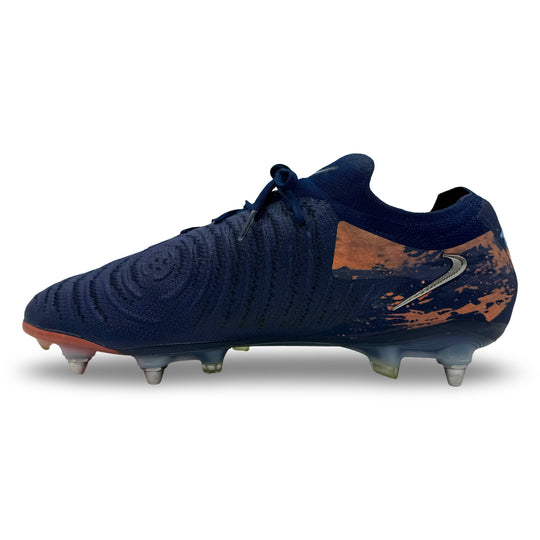 إرلينج هالاند يرتدي ملابس المباراة، 3 أهداف مسجلة، صورة مطابقة لـ Nike Mercurial Vapor 15 Elite - رقم قياسي في الدوري الإنجليزي الممتاز لموسم الثلاثية 2022/23