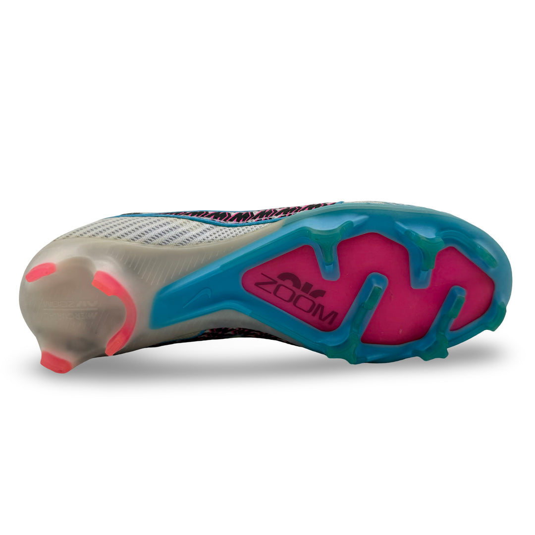 Bruno Fernandes match-worn boots, hand signed, from the 2022/23 season with Manchester United.