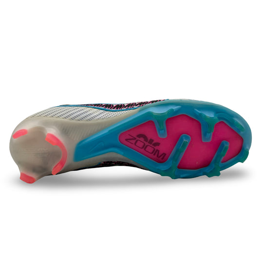 Bruno Fernandes match-worn boots, hand signed, from the 2022/23 season with Manchester United.