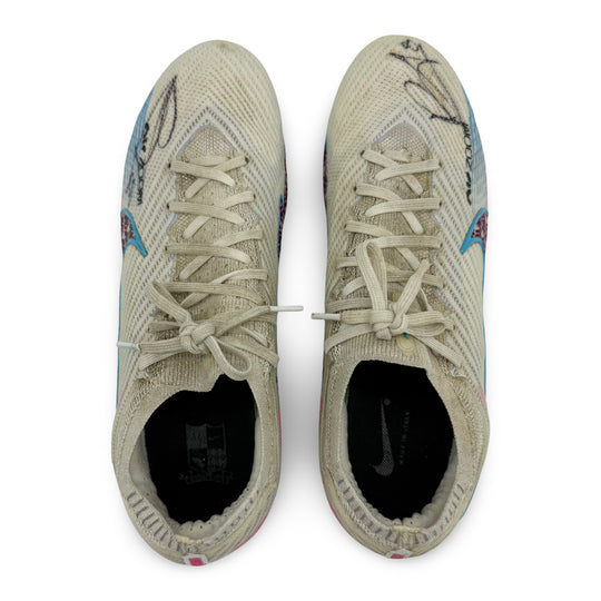 Bruno Fernandes match-worn boots, hand signed, from the 2022/23 season with Manchester United.