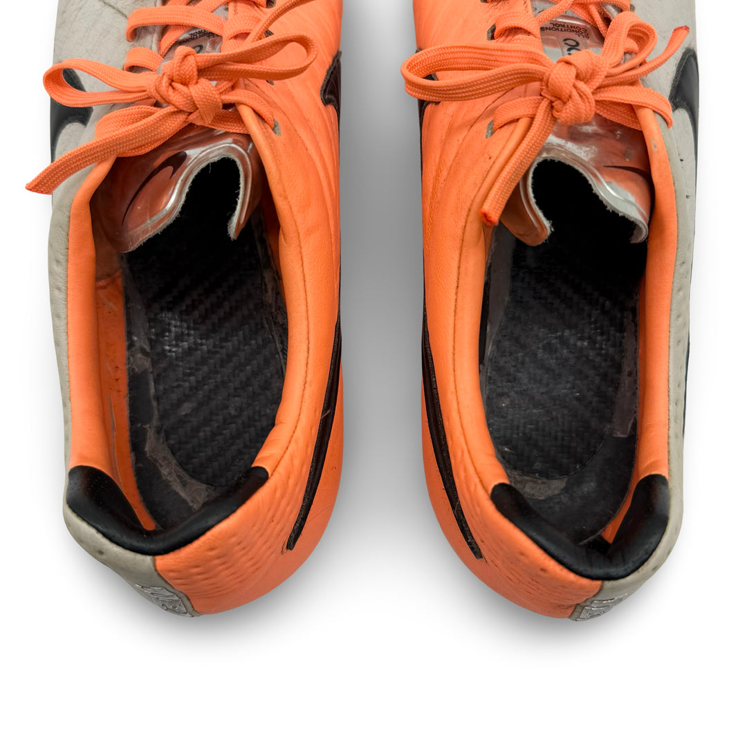 Nike Tiempo Legend V usada por Chris Smalling en partidos - 2013/14
