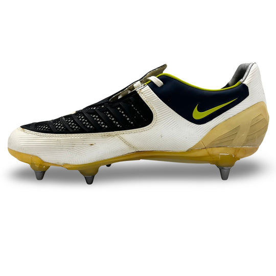 Owen Hargreaves Match Worn Nike T90 Laser II 2008/09