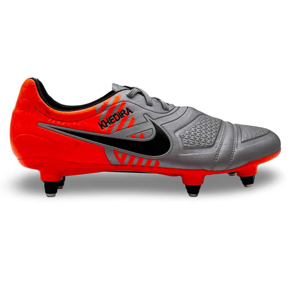 萨米&middot;赫迪拉比赛穿耐克CTR360大师精英2010国际足联世界杯