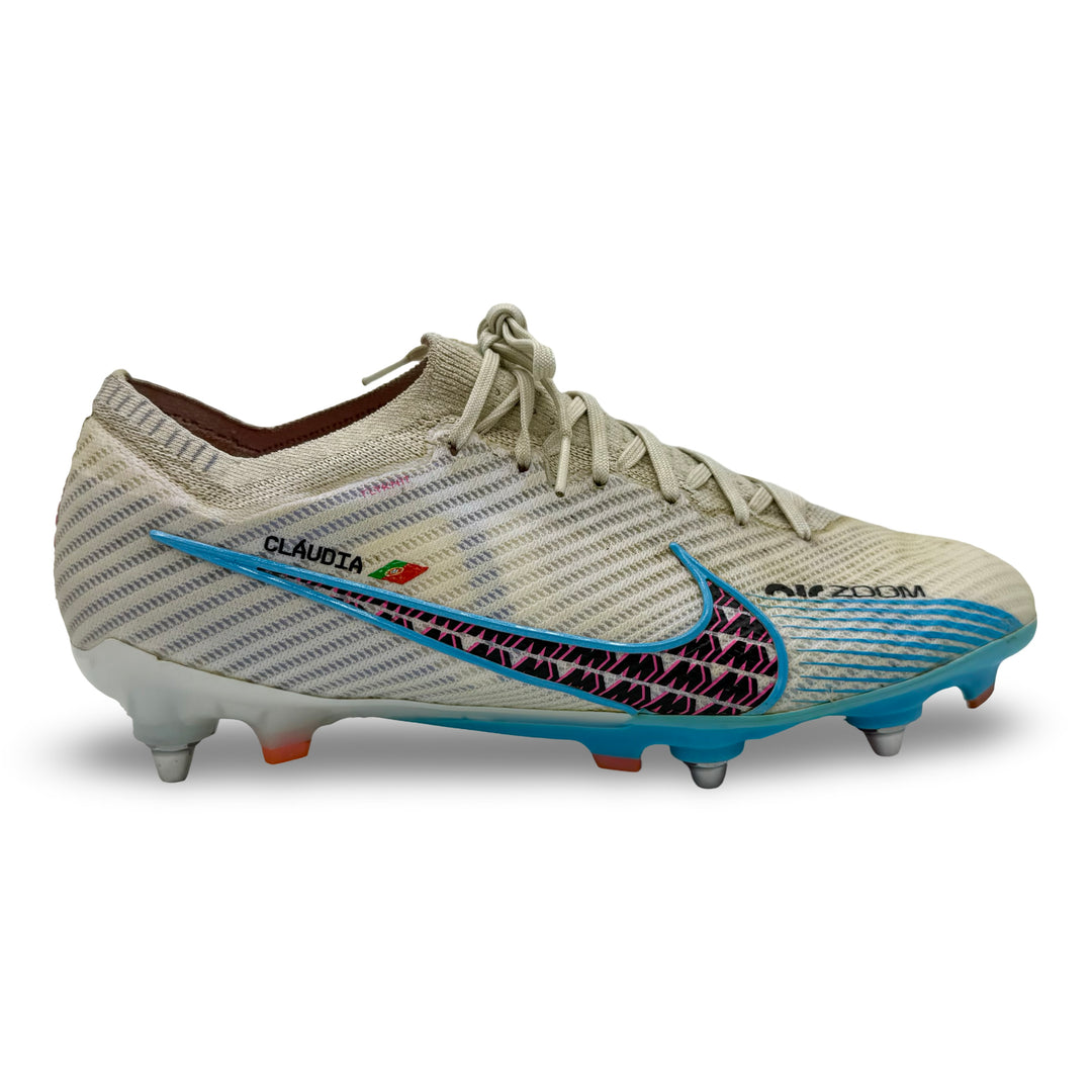Nike Air Zoom Mercurial Vapor 15 Elite (2022/23), usadas por Diogo Dalot en partidos y fotos de la final de la Copa Carabao 2023