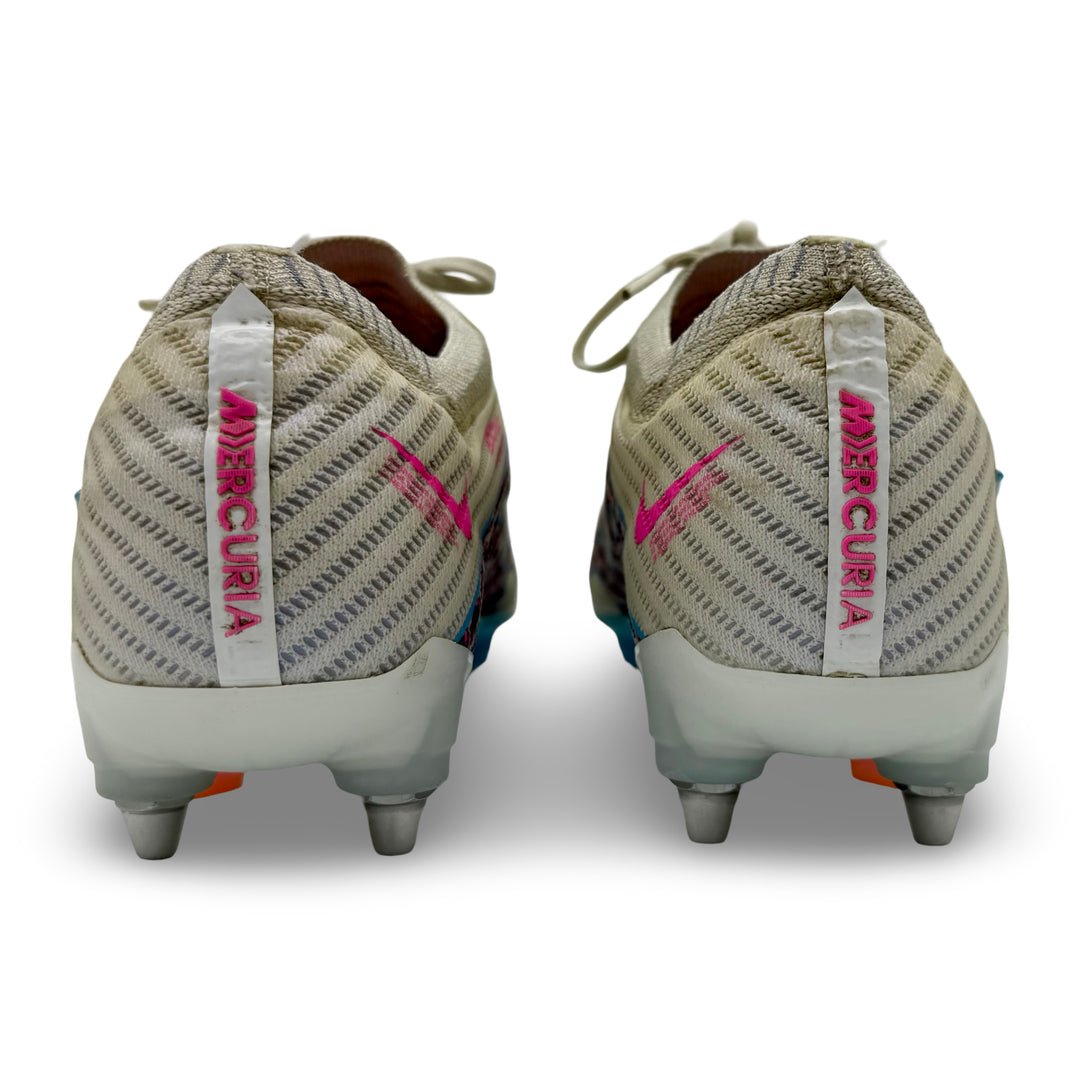 Nike Air Zoom Mercurial Vapor 15 Elite (2022/23), usadas por Diogo Dalot en partidos y fotos de la final de la Copa Carabao 2023