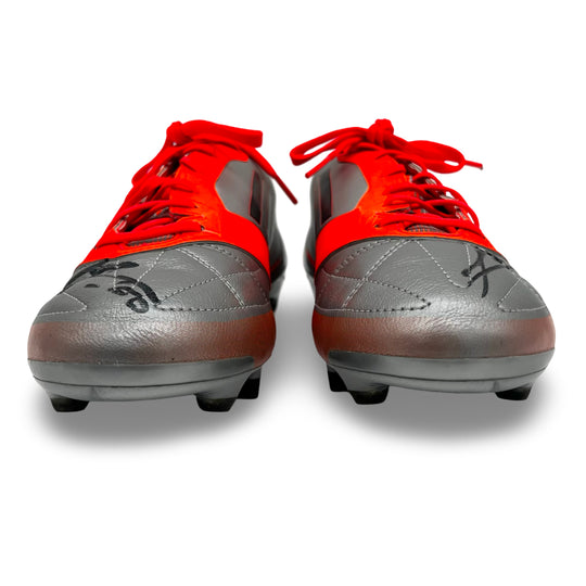 Adidas F50 Adizero, usada en partidos, con doble firma y fotocombinada por Lionel Messi, año récord de 91 goles, 2012