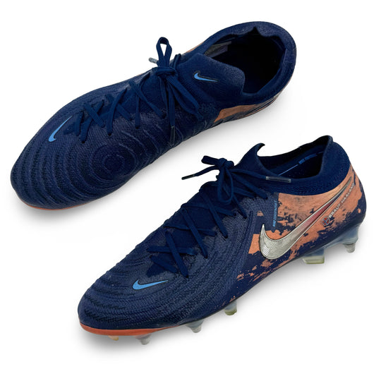 إرلينج هالاند يرتدي ملابس المباراة، 3 أهداف مسجلة، صورة مطابقة لـ Nike Mercurial Vapor 15 Elite - رقم قياسي في الدوري الإنجليزي الممتاز لموسم الثلاثية 2022/23