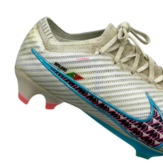 Bruno Fernandes match-worn boots, hand signed, from the 2022/23 season with Manchester United.