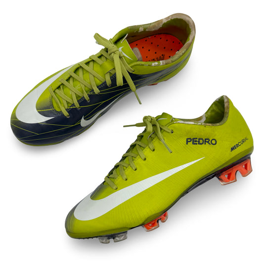 بيدرو ماتش يرتدي حذاء Nike Mercurial Vapor Superfly II لموسم 2010/11