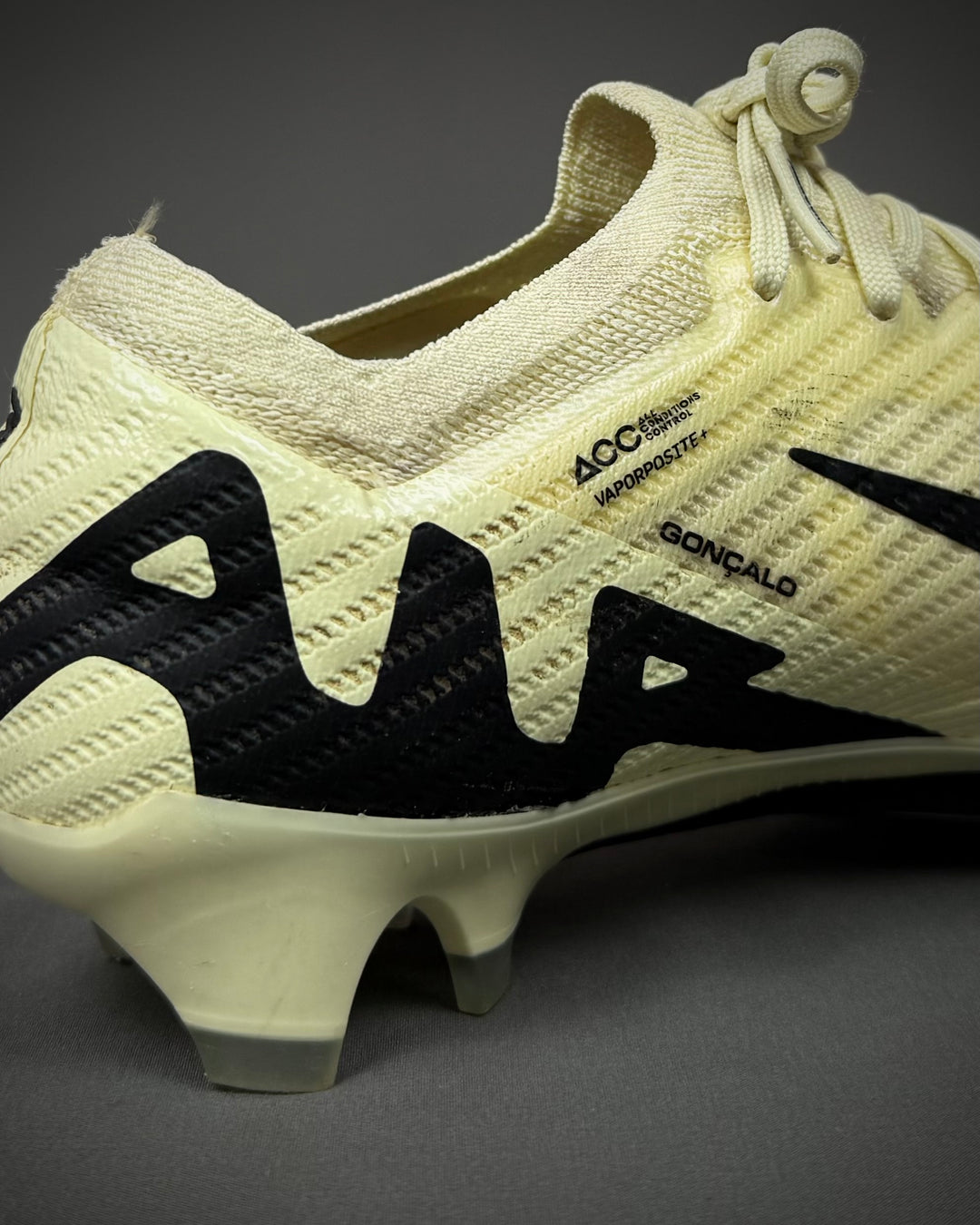 Bruno Fernandes | Match-Worn Boots | 2023/24 | 1 Assist | Manchester United