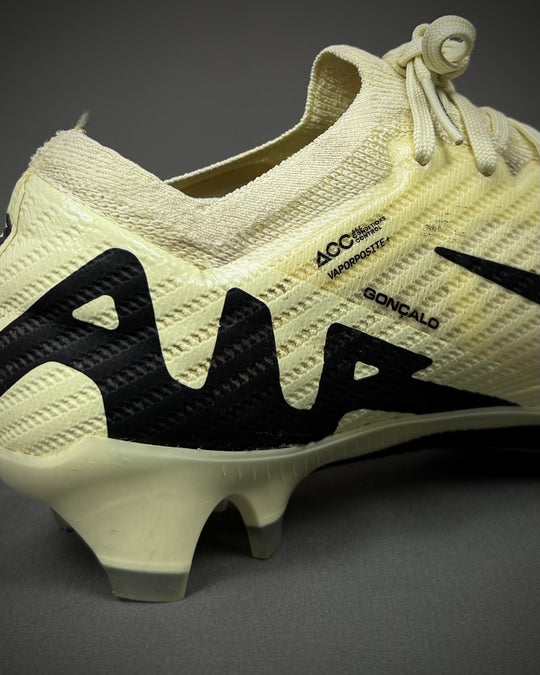 Bruno Fernandes | Match-Worn Boots | 2023/24 | 1 Assist | Manchester United