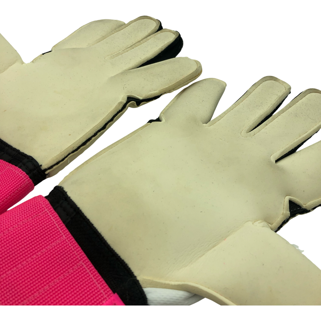 alisson becker handschuhe Alisson Becker | Match-Worn Gloves | Photo-Matched