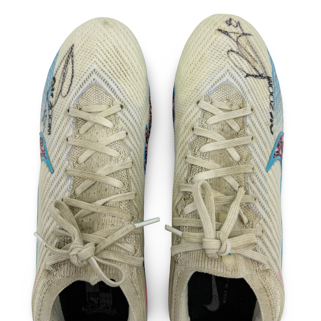 Bruno Fernandes match-worn boots, hand signed, from the 2022/23 season with Manchester United.