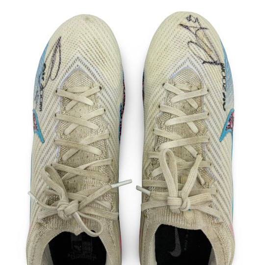 Bruno Fernandes match-worn boots, hand signed, from the 2022/23 season with Manchester United.