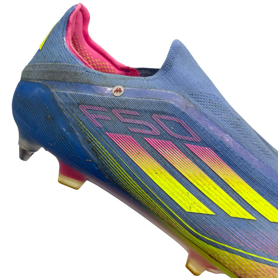 Aaron Wan-Bissaka, jugador de fútbol, ​​3 asistencias, fotocombinada: Adidas F50 Elite Laceless - 2024/25