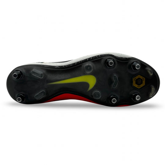 رياض محرز يرتدي حذاء Nike Phantom VSN Elite في مباراة 2018/19
