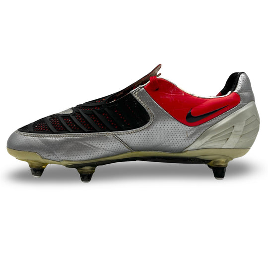 Wayne Rooney Match Worn, Photo-Matched Nike T90 Laser II - 2009/10