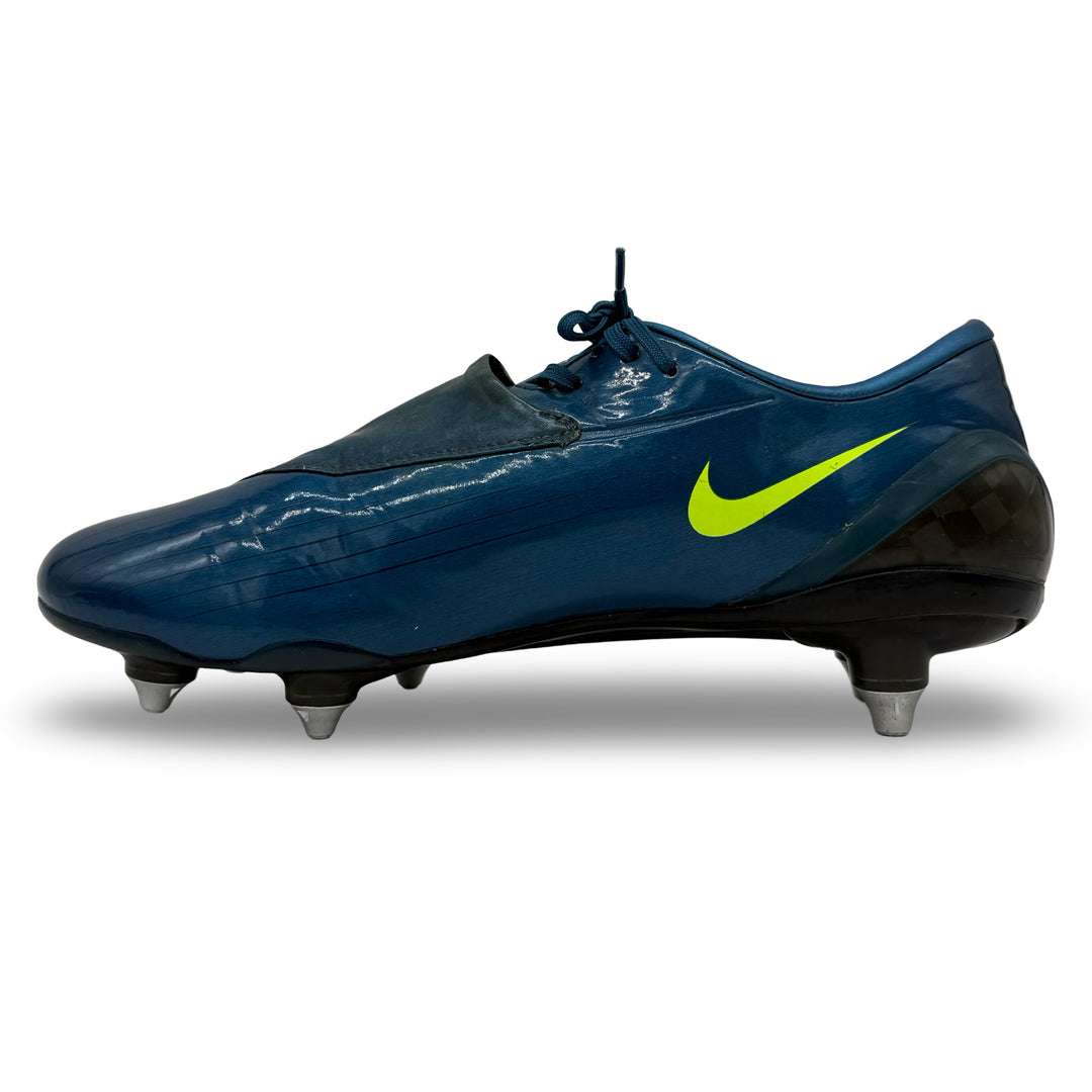 Theo Walcott Match Worn, 2 Goals Scored, Photo-Matched, Dual Signed Nike Mercurial Vapor IV SL - 2008/09