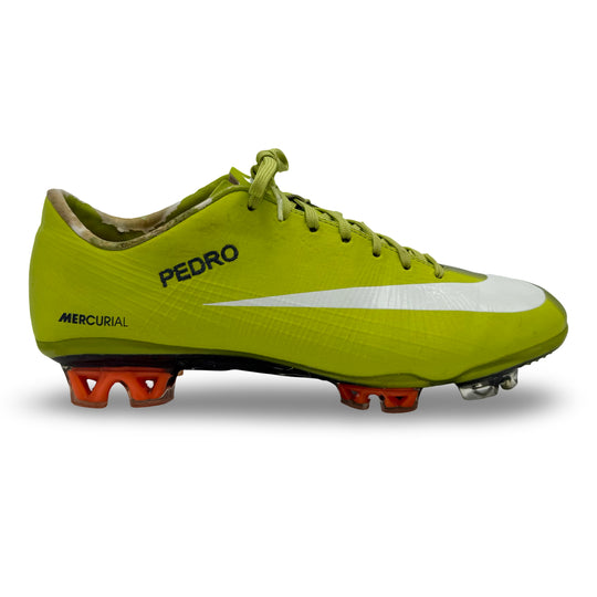 بيدرو ماتش يرتدي حذاء Nike Mercurial Vapor Superfly II لموسم 2010/11