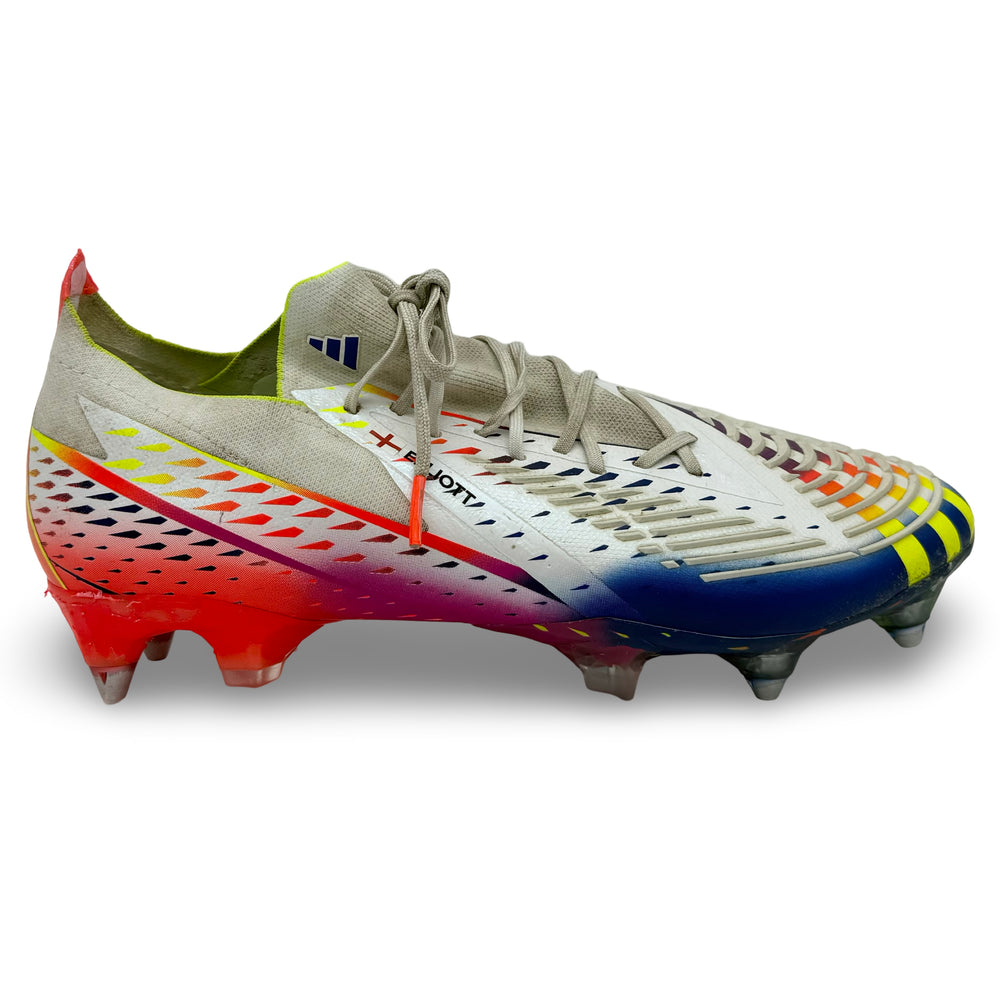 卡尔文·菲利普斯 (Kalvin Phillips) 比赛时穿过的、照片匹配的阿迪达斯 Predator Edge.1 - 2022/23 三冠王赛季和 2022 年 FIFA 世界杯