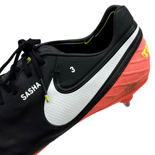 Gerard Piqué Match Worn Nike Tiempo Legend VI - 2016/17