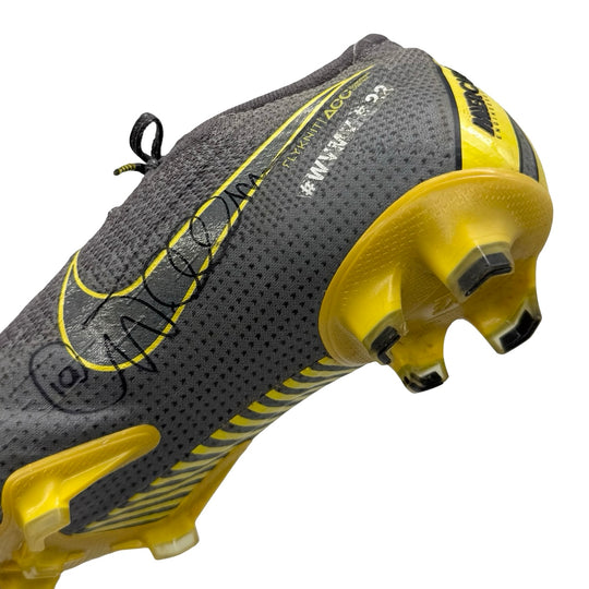 Willian Match Worn, 5 Assists, Dual Signed Nike Mercurial Vapor 12 Elite - 2019 UEFA Europa League Final & 2018/19