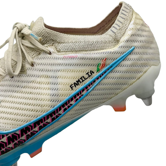 Nike Air Zoom Mercurial Vapor 15 Elite (2022/23), usadas por Diogo Dalot en partidos y fotos de la final de la Copa Carabao 2023
