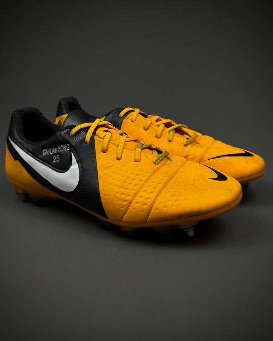 Alex Song | Match-Worn Boots | 2012/13 | Barcelona