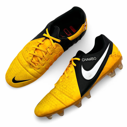 Nike CTR360 Maestri III 2012/13, usada por Alex Oxlade-Chamberlain