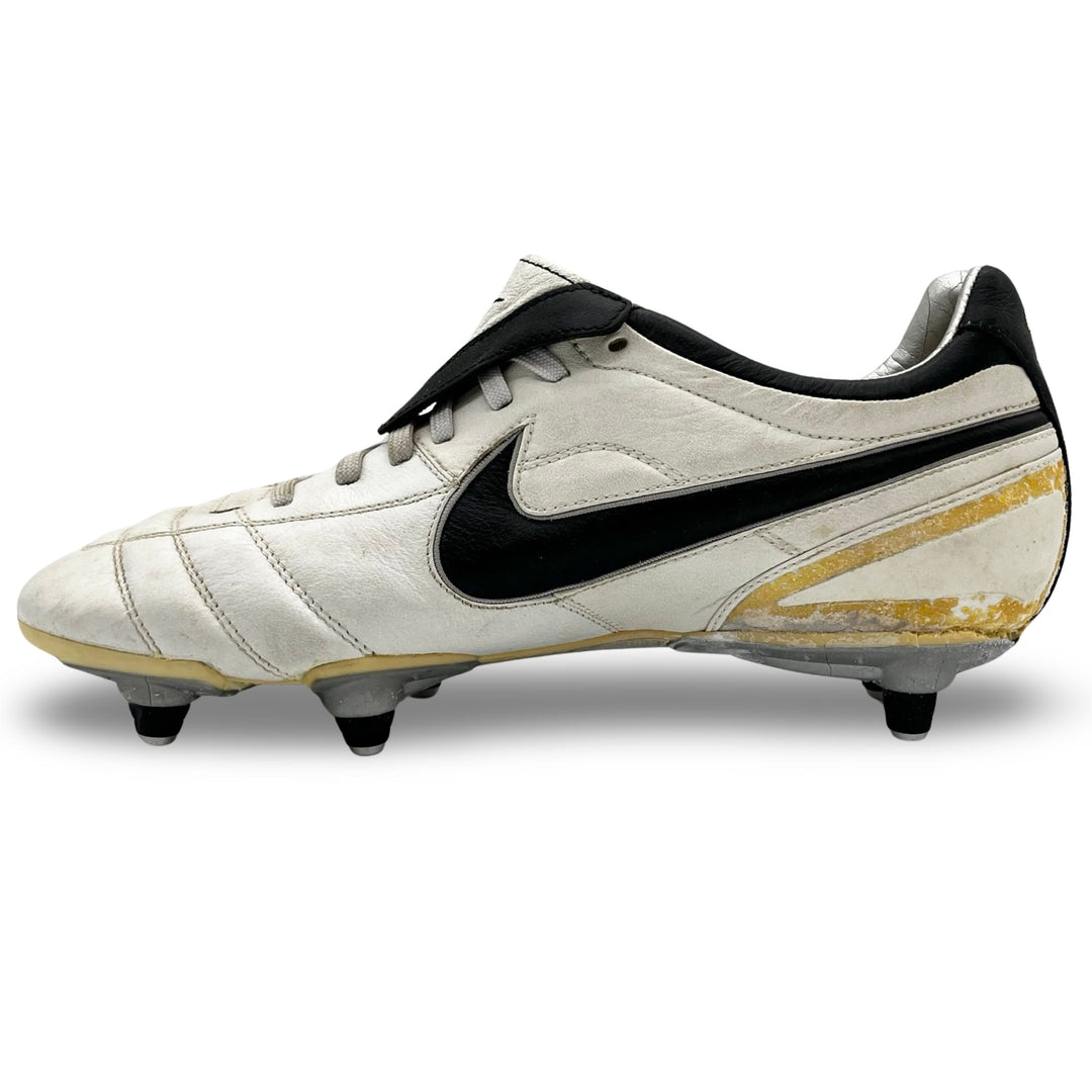 Andrea Pirlo Match Worn Nike Tiempo Air Legend II - 2007/08