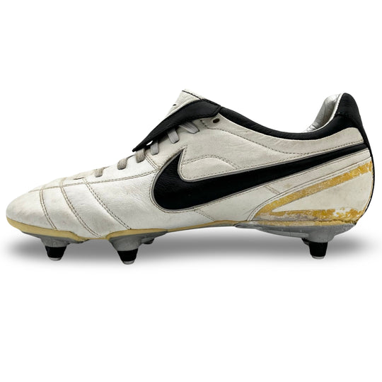 Andrea Pirlo Match Worn Nike Tiempo Air Legend II - 2007/08