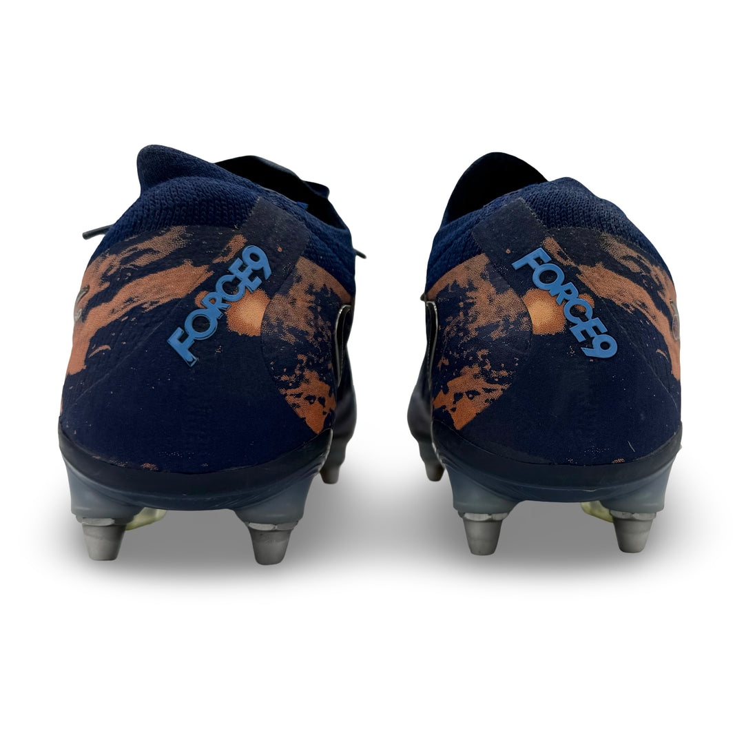 إرلينج هالاند يرتدي ملابس المباراة، 3 أهداف مسجلة، صورة مطابقة لـ Nike Mercurial Vapor 15 Elite - رقم قياسي في الدوري الإنجليزي الممتاز لموسم الثلاثية 2022/23